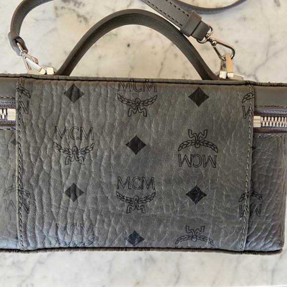 MCM rockstar visetos vanity  bag. gray leather with MCM logo. - Picture 6 of 8